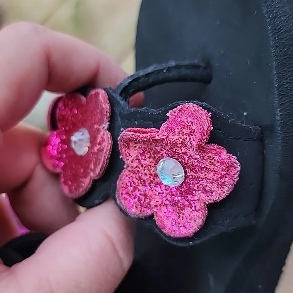 🌟 3 for $15 Deal! 🌟Wonder Nation black flip flop with pink flowers 3